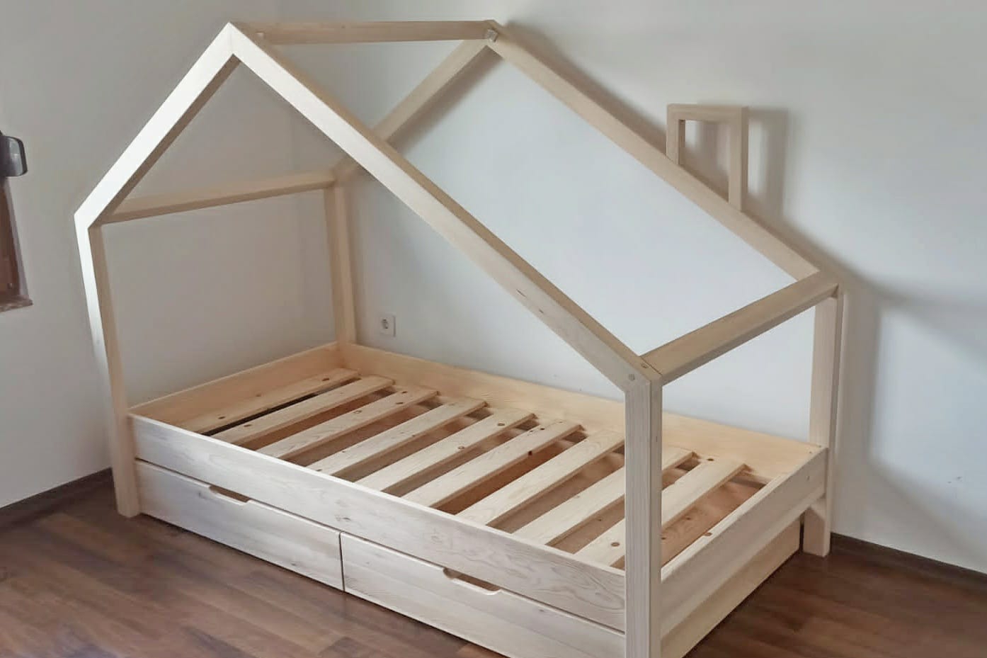 B4 Çatılı Doğal Montessori 