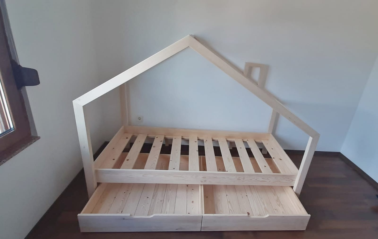 B4 Çatılı Doğal Montessori 