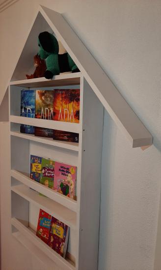 Ahşap Çatılı Kitaplık